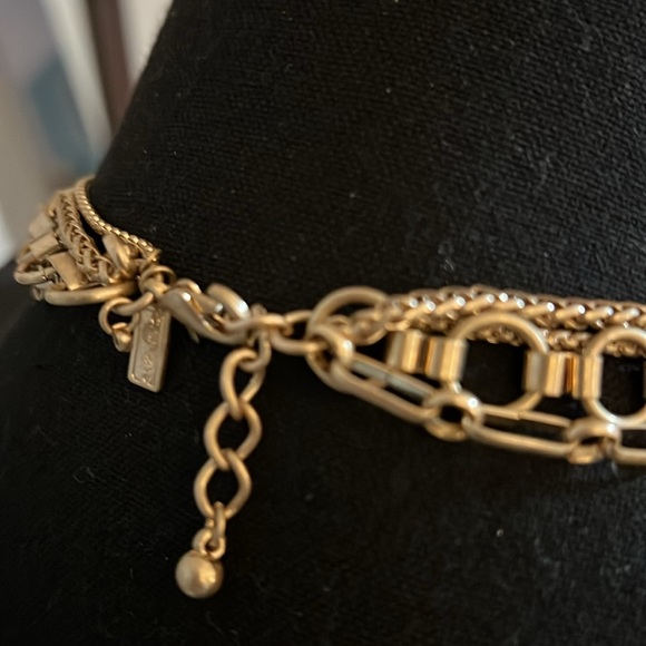 Short necklace - Picture 3 of 5